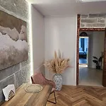 Exklusive Stadtwohnung Mit Innenhofterrasse, Pool Und Sauna Апартаменты *