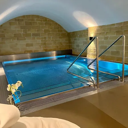 Exklusive Stadtwohnung Mit Innenhofterrasse, Pool Und Sauna Berna
