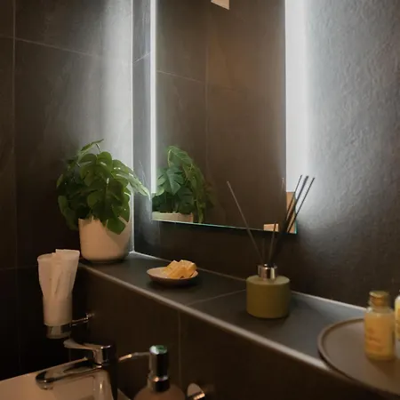 Apartamento Exklusive Stadtwohnung Mit Innenhofterrasse, Pool Und Sauna *
