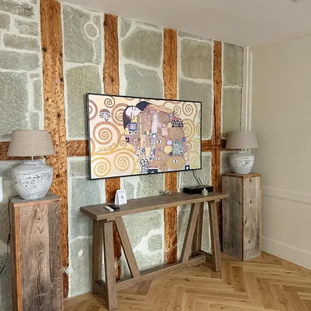 شقة Exklusive Stadtwohnung Mit Innenhofterrasse, Pool Und Sauna