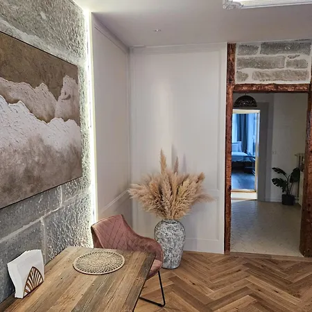 Exklusive Stadtwohnung Mit Innenhofterrasse, Pool Und Sauna Lägenhet *