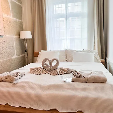 Lägenhet Exklusive Stadtwohnung Mit Innenhofterrasse, Pool Und Sauna