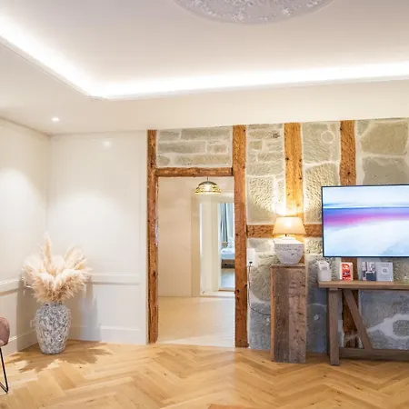 Exklusive Stadtwohnung Mit Innenhofterrasse, Pool Und Sauna * Berna