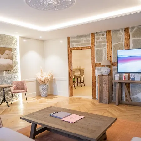 شقة Exklusive Stadtwohnung Mit Innenhofterrasse, Pool Und Sauna