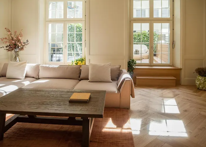 Exklusive Stadtwohnung Mit Innenhofterrasse, Pool Und Sauna Apartmán