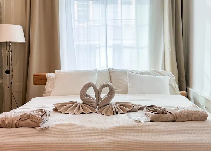 Exklusive Stadtwohnung Mit Innenhofterrasse, Pool Und Sauna *