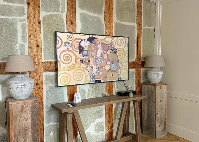 Apartmán Exklusive Stadtwohnung Mit Innenhofterrasse, Pool Und Sauna