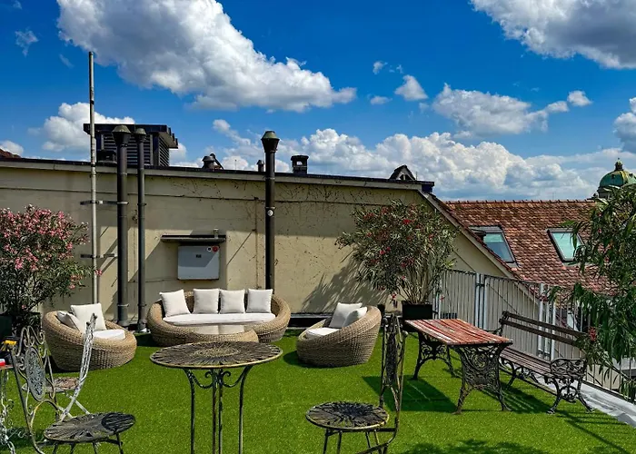 Exklusive Stadtwohnung Mit Innenhofterrasse, Pool Und Sauna *