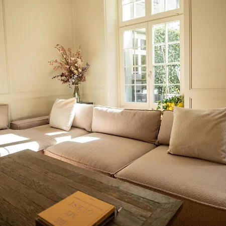 Exklusive Stadtwohnung Mit Innenhofterrasse, Pool Und Sauna Bern