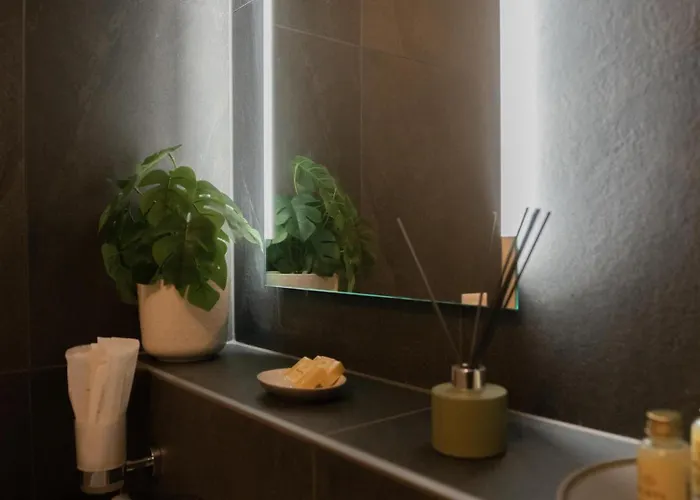 Lägenhet Exklusive Stadtwohnung Mit Innenhofterrasse, Pool Und Sauna *