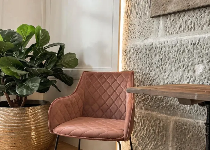 Lägenhet Exklusive Stadtwohnung Mit Innenhofterrasse, Pool Und Sauna Bern